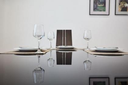 Luxurious Spacious Apt next to Hilton Hotel - image 11