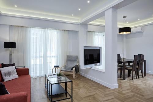 Luxurious Spacious Apt next to Hilton Hotel - image 4