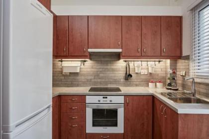 Fabulous 3BD Apt close to Kalimarmaro - image 15