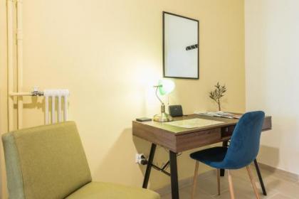Stylish Kerameikos Apartment by Cloudkeys - image 10