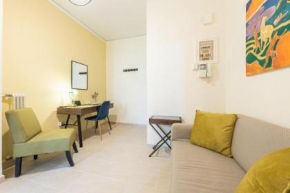 Stylish Kerameikos Apartment by Cloudkeys - image 12