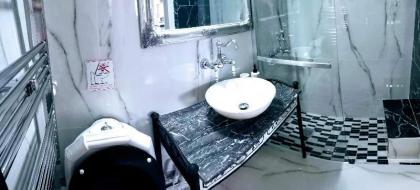 Classy 2 bd apartment at Thissio METRO-Acropolis  - image 11
