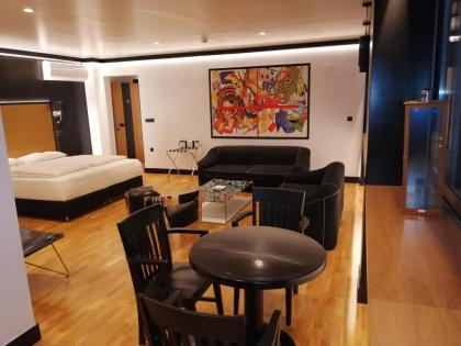 Andromeda Downtown Residence - image 4