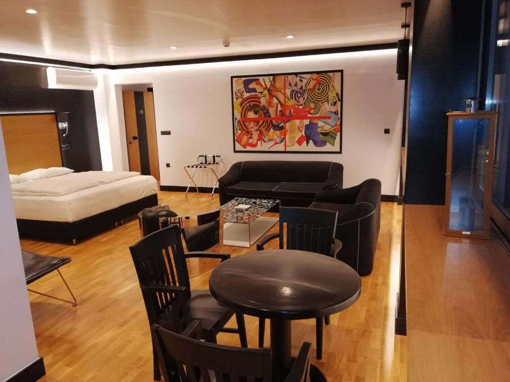 Andromeda Downtown Residence - image 4