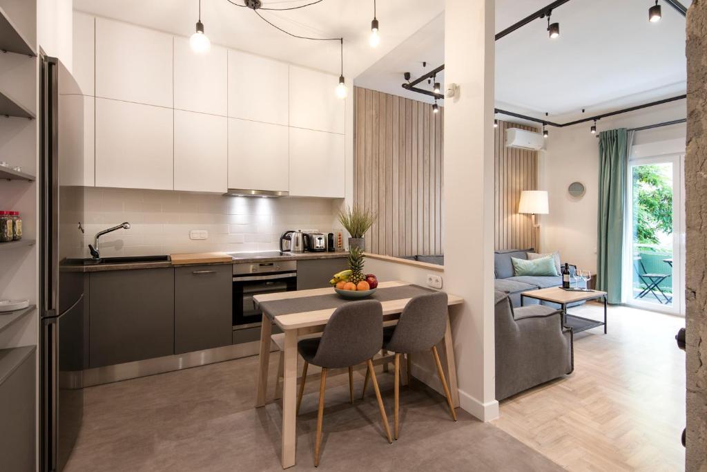 Stunning Αpartment Ιn Τhe Heart Athens. - image 2