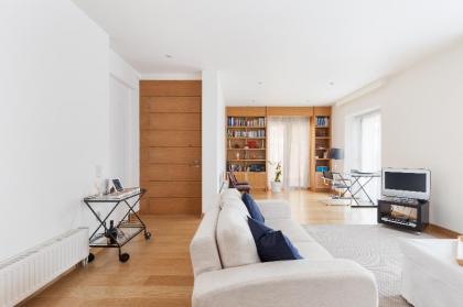 Lux apt w/ Acropolis view - image 16