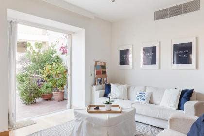 Lux apt w/ Acropolis view - image 18