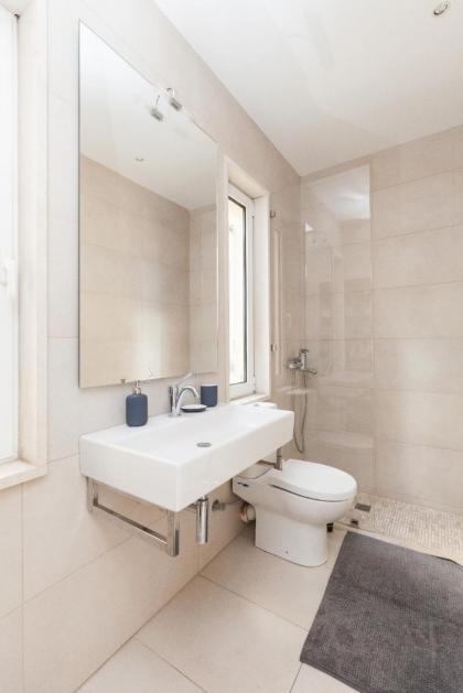 Lux apt w/ Acropolis view - image 4