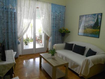 Beautiful Apartment with fountain in city center! - image 4