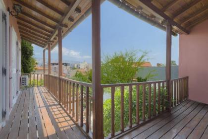 Traditional res next to Acropolis
