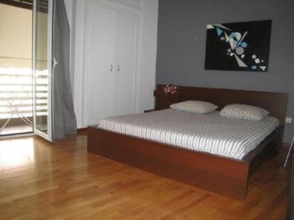 Apartment In The Middle Of Everything - image 11