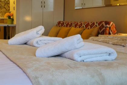 Cozy Luxury Apartment in the Heart of Athens 8-1 - image 9