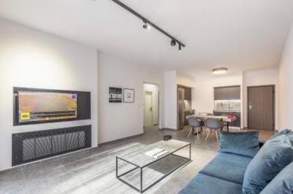 Winsome City Apartment - image 1