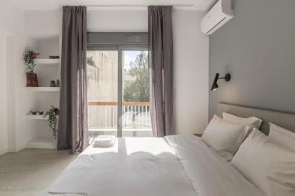 Winsome City Apartment - image 10