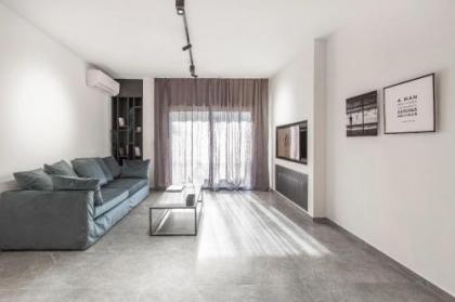 Winsome City Apartment - image 15