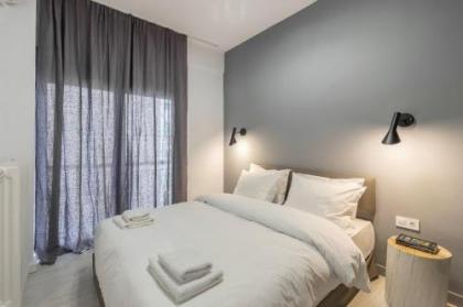 Winsome City Apartment - image 17
