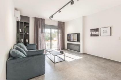 Winsome City Apartment - image 2