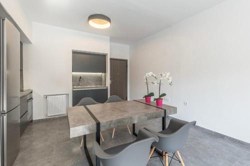Winsome City Apartment - image 6