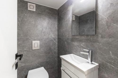 Winsome City Apartment - image 7