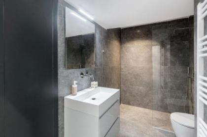 Winsome City Apartment - image 9