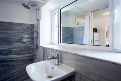 Enticing roof top studio in Athens centre! - EP9T - image 9