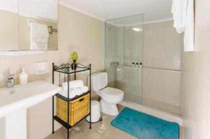 Bright 2 bedrooms apt. in the heart of Athens w stunning views to Acropolis - image 4