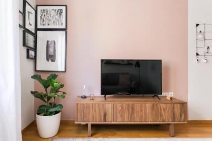 Delightful 1BD Apartment in Plaka by UPSTREET - image 4