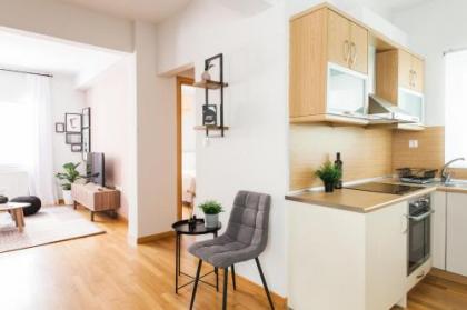 Delightful 1BD Apartment in Plaka by UPSTREET - image 9