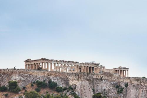 Cozy Penthouse With Stunning View To Acropolis! - image 2