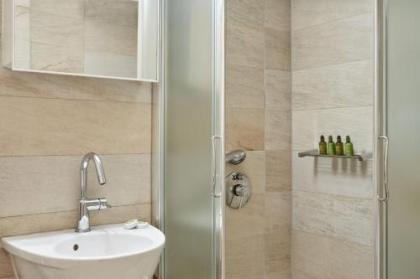 Chic One Bd Apartment with Hilton View - image 11