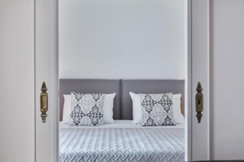 Chic One Bd Apartment with Hilton View - image 6