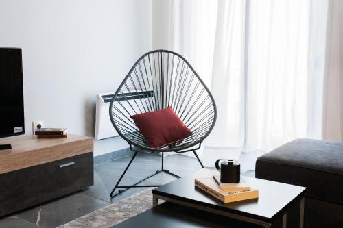 Urban & Cozy 1BD Apartment in Ampelokipoi Area by UPSTREET - image 2