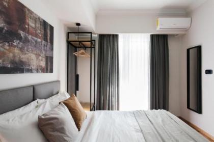 Modern Minimalist 3BD Apartment in Hilton District by UPSTREET - image 11