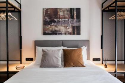 Modern Minimalist 3BD Apartment in Hilton District by UPSTREET - image 12