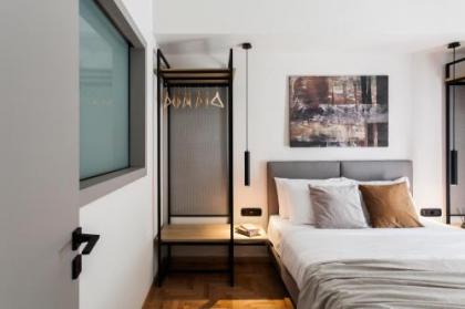 Modern Minimalist 3BD Apartment in Hilton District by UPSTREET - image 13