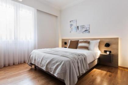 Modern Minimalist 3BD Apartment in Hilton District by UPSTREET - image 14