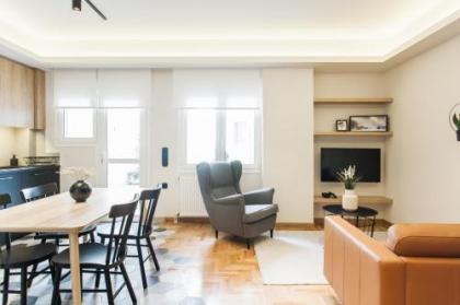 Modern Minimalist 3BD Apartment in Hilton District by UPSTREET - image 2