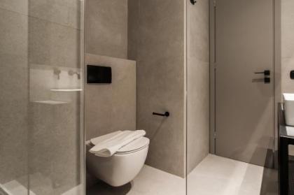 Modern Minimalist 3BD Apartment in Hilton District by UPSTREET - image 20