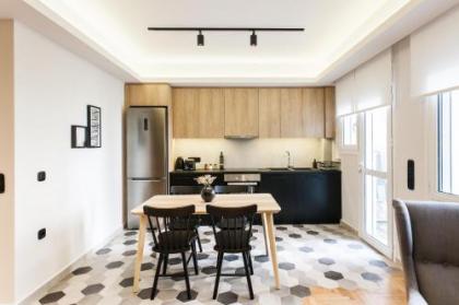 Modern Minimalist 3BD Apartment in Hilton District by UPSTREET - image 3