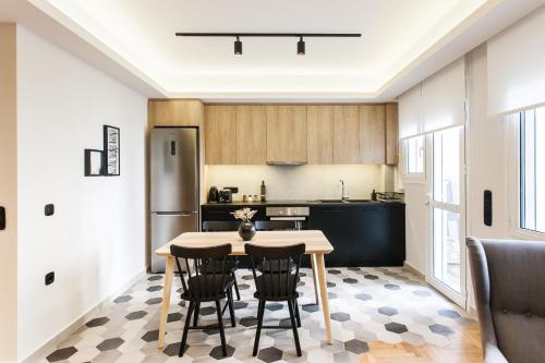Modern Minimalist 3BD Apartment in Hilton District by UPSTREET - image 3