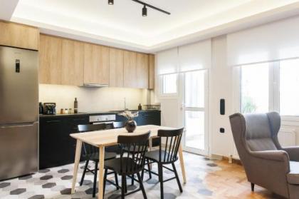 Modern Minimalist 3BD Apartment in Hilton District by UPSTREET - image 4