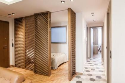 Modern Minimalist 3BD Apartment in Hilton District by UPSTREET - image 7