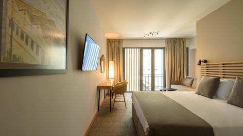 Fos DownTown Suites - image 5