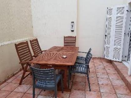 Cosy Apartment with patio - image 6