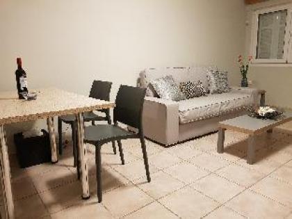 Cosy Apartment with patio - image 7