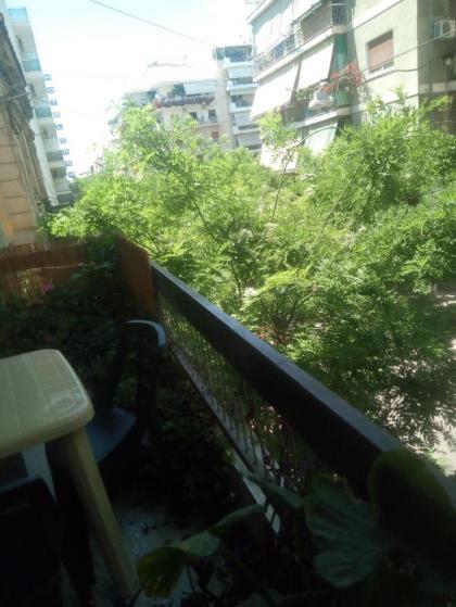 Central Apartment - image 3