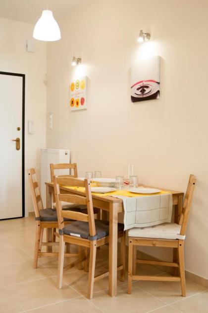 Cozy Bright Apartment - image 6