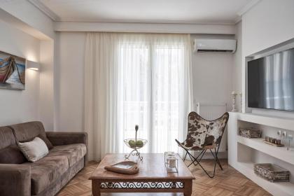 Marvelous n Bright Apt next to Megaro Mousikis - image 10