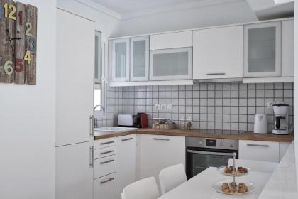 Marvelous n Bright Apt next to Megaro Mousikis - image 19