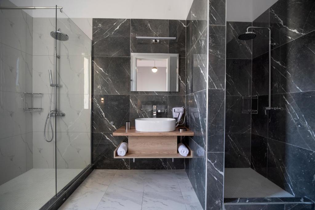 Plaka Arch Suites - image 2